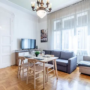 Huge In The Center Apartment Budapest
