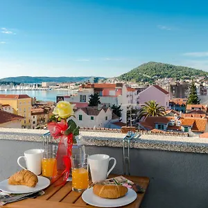 Kokolo With Sea View Apartment Split